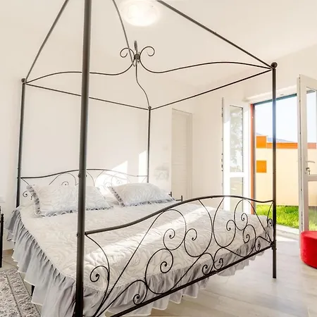 فيلة Pipinea- Jacuzzi Privata E Posteggio Privato